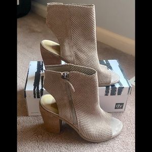 🔥🔥FLASH SALE🔥🔥Dolce vita 4inch heel open toe sandal bootie: size 8